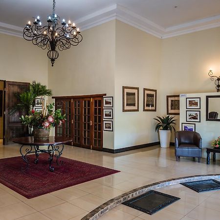 Royal Solwezi Hotel ภายนอก รูปภาพ
