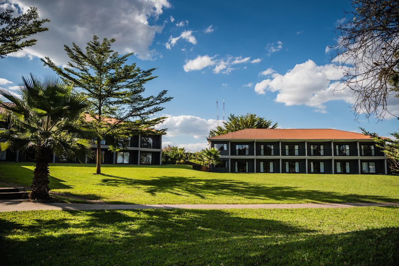 Royal Solwezi Hotel ภายนอก รูปภาพ